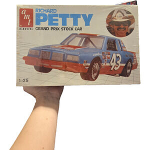 NASCAR Royalty: AMT ERTL Richard Petty #43 STP Pontiac Grand Prix NIB Model Kit